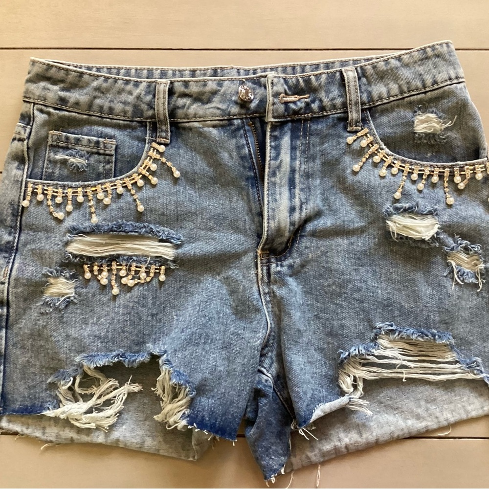 Rhinestones and pearl distressed shorts